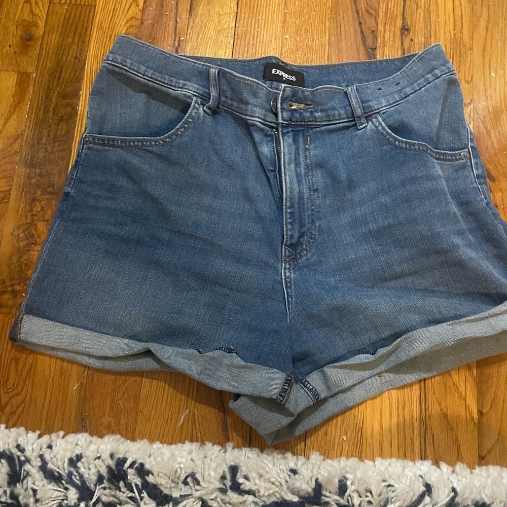 EUC worn once. Express Super high rise mom shorts.